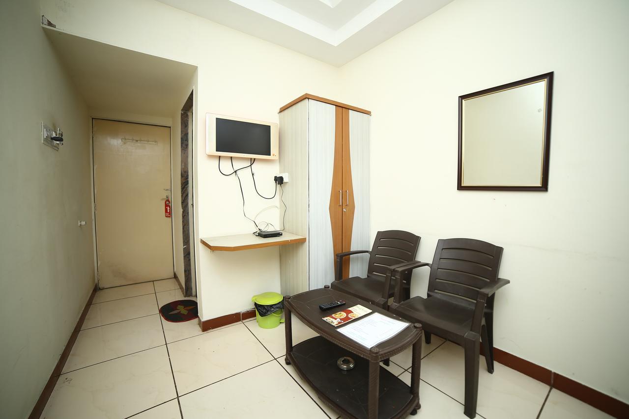 Hotel Velvet Rajkot Ngoại thất bức ảnh