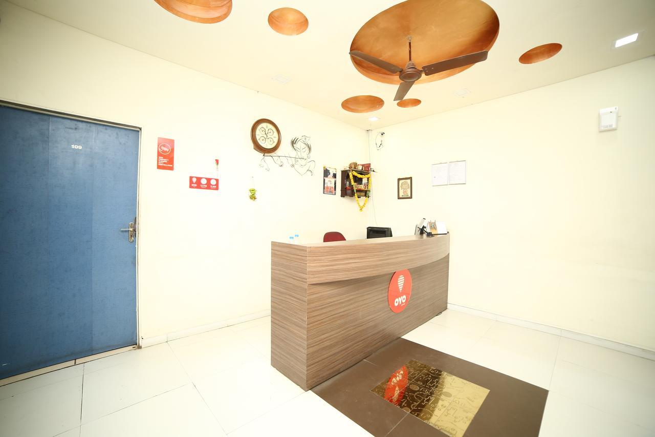 Hotel Velvet Rajkot Ngoại thất bức ảnh