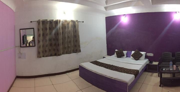 Hotel Velvet Rajkot Ngoại thất bức ảnh